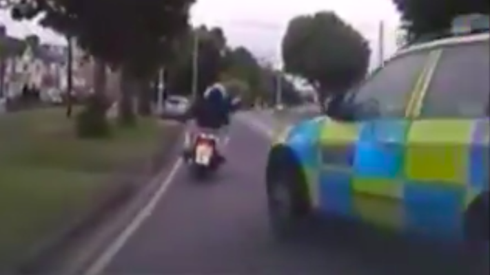 MET Police publish compilation of moped crime 'tackle tactics'